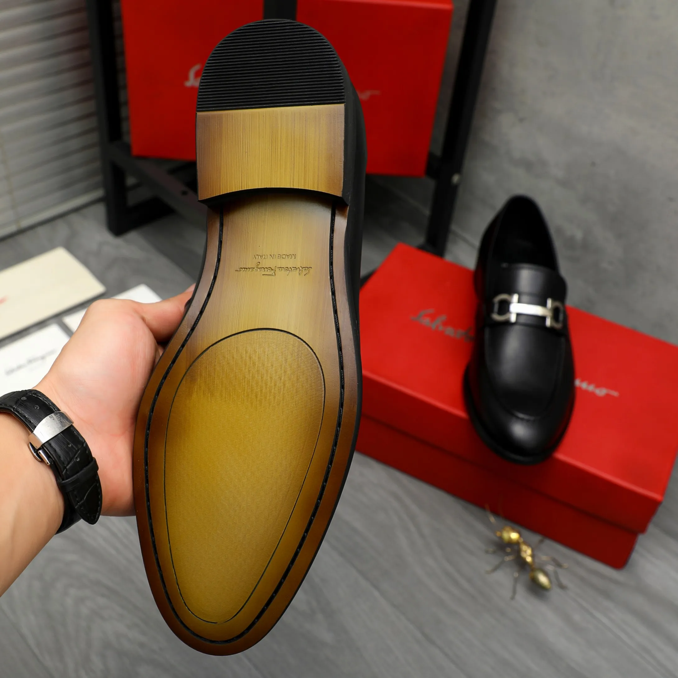 Men's shoes 💰420 Product trademark: Ferragamo " Ferragamo ] Business slip-on leather shoes Regular size: 39-45 (38.46 custom-made, non-refundable) Product materials: Selected high-quality cowhide upper, sheepskin lining, original rubber outsole